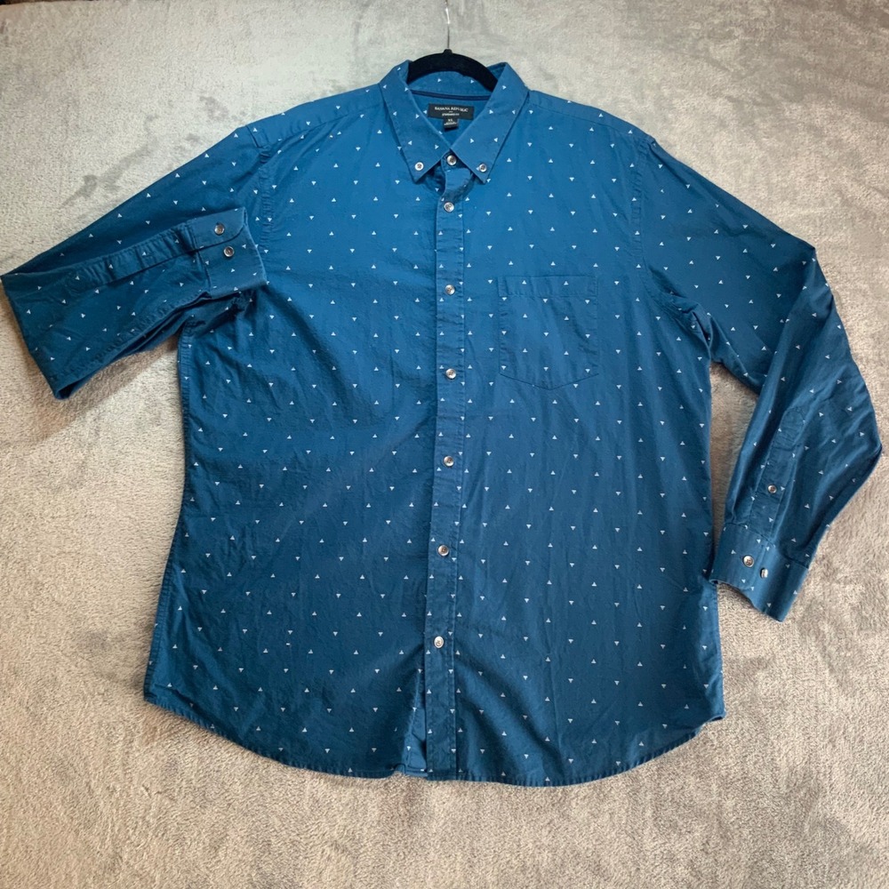 Banana Republic Mens XL Standard Fit Teal Blue Triangle Print Button Down Shirt
